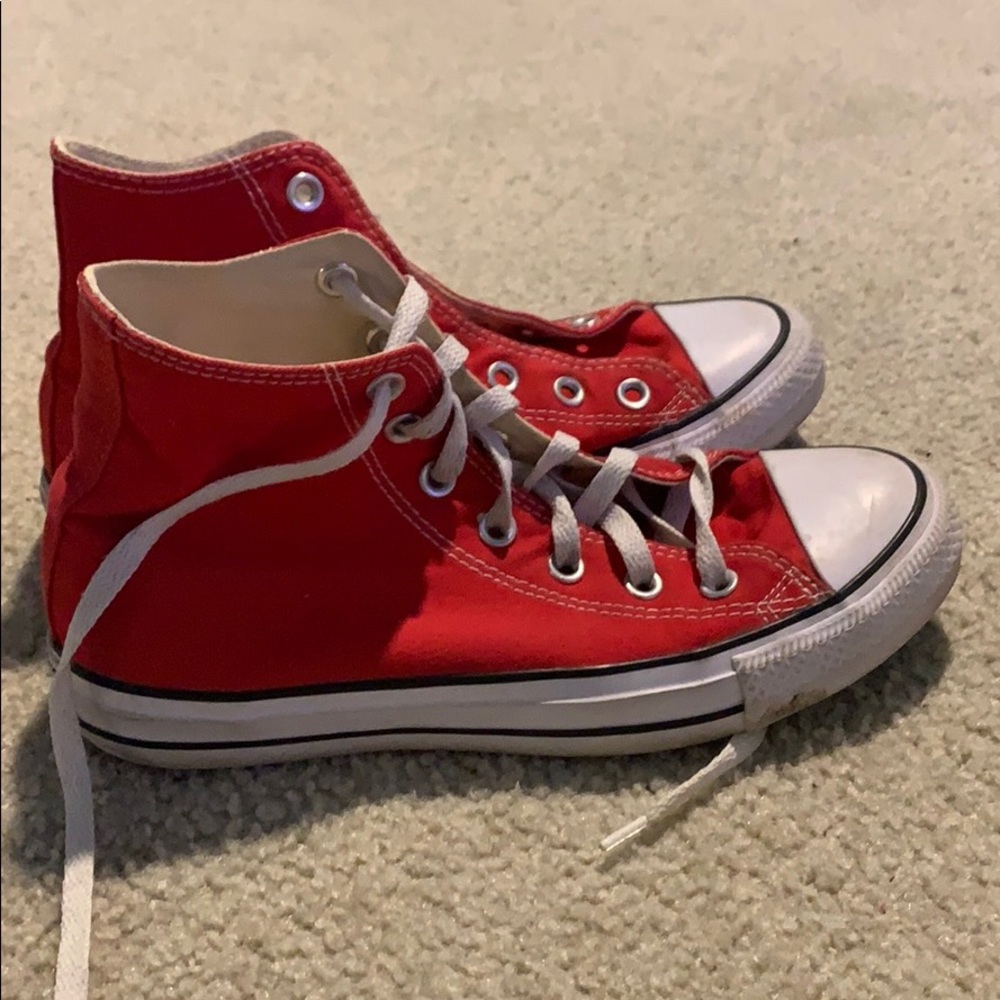 Womens/men’s red converse
